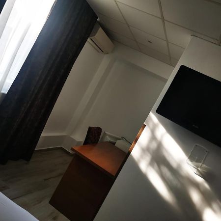 Hotel Viva Ploieşti Extérieur photo