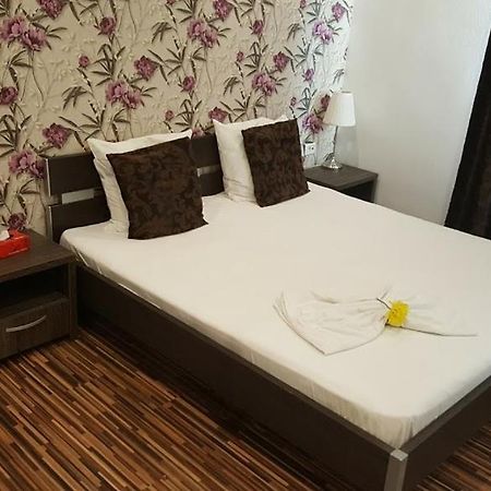 Hotel Viva Ploieşti Extérieur photo