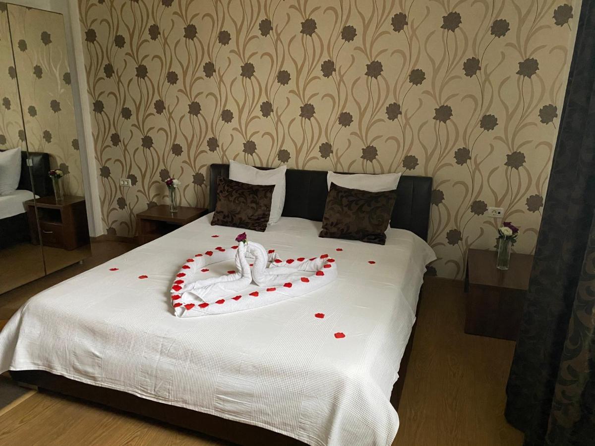 Hotel Viva Ploieşti Extérieur photo
