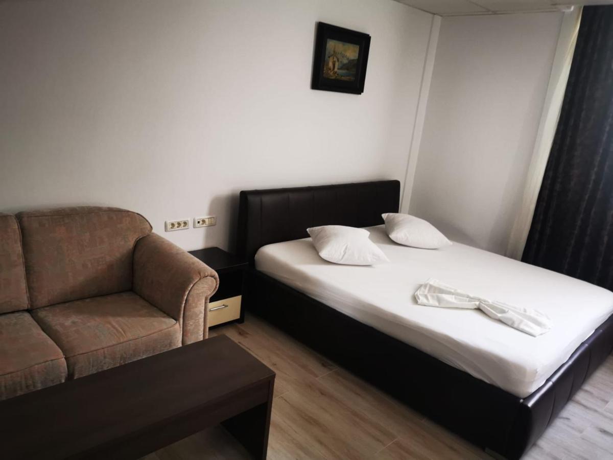 Hotel Viva Ploieşti Extérieur photo