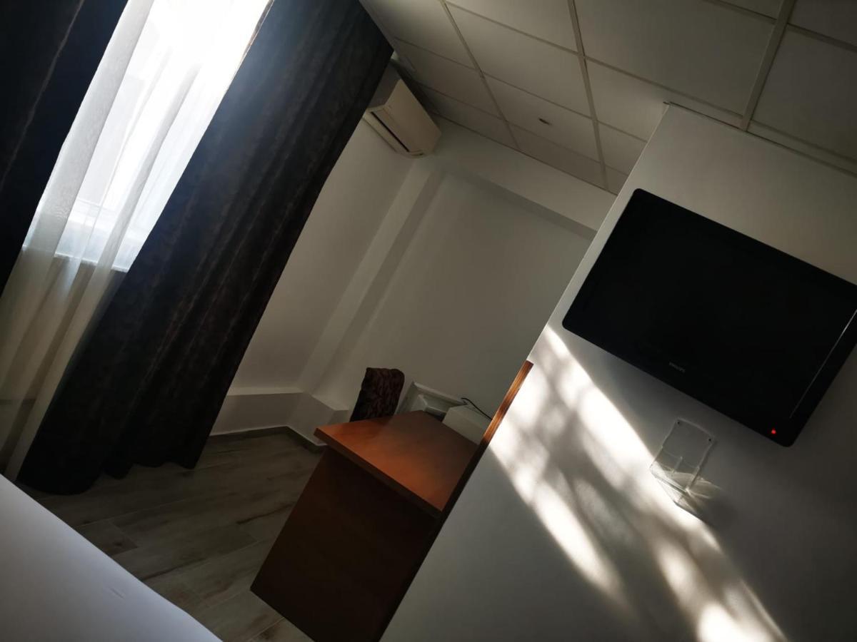 Hotel Viva Ploieşti Extérieur photo