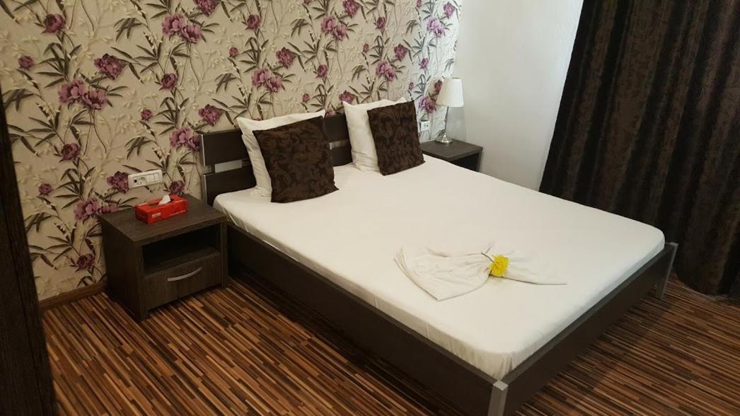 Hotel Viva Ploieşti Extérieur photo