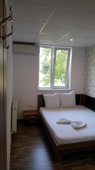 Hotel Viva Ploieşti Extérieur photo