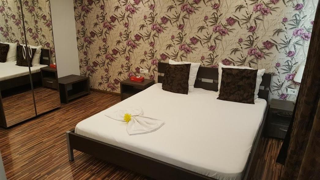 Hotel Viva Ploieşti Extérieur photo