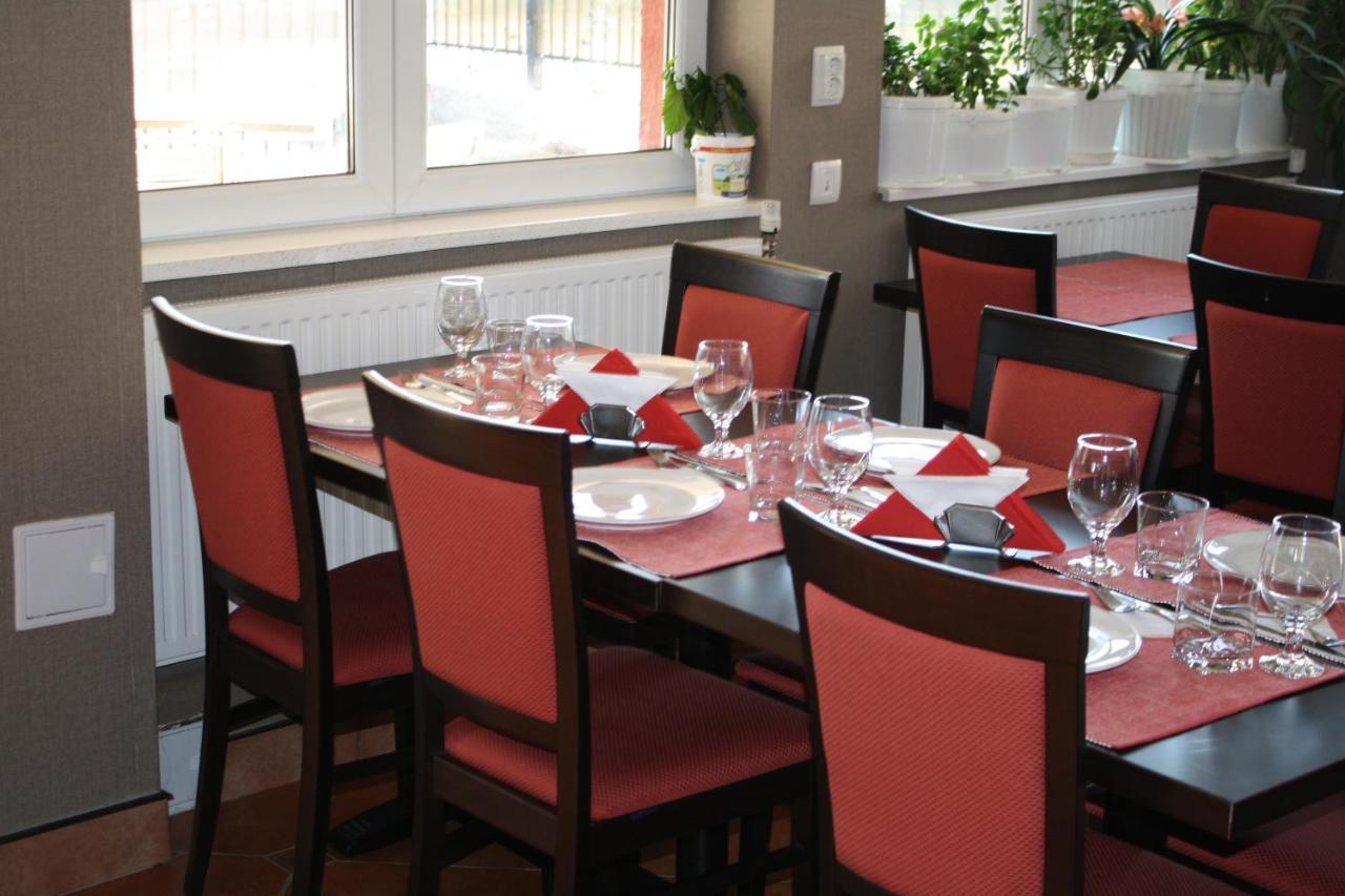 Hotel Viva Ploieşti Extérieur photo