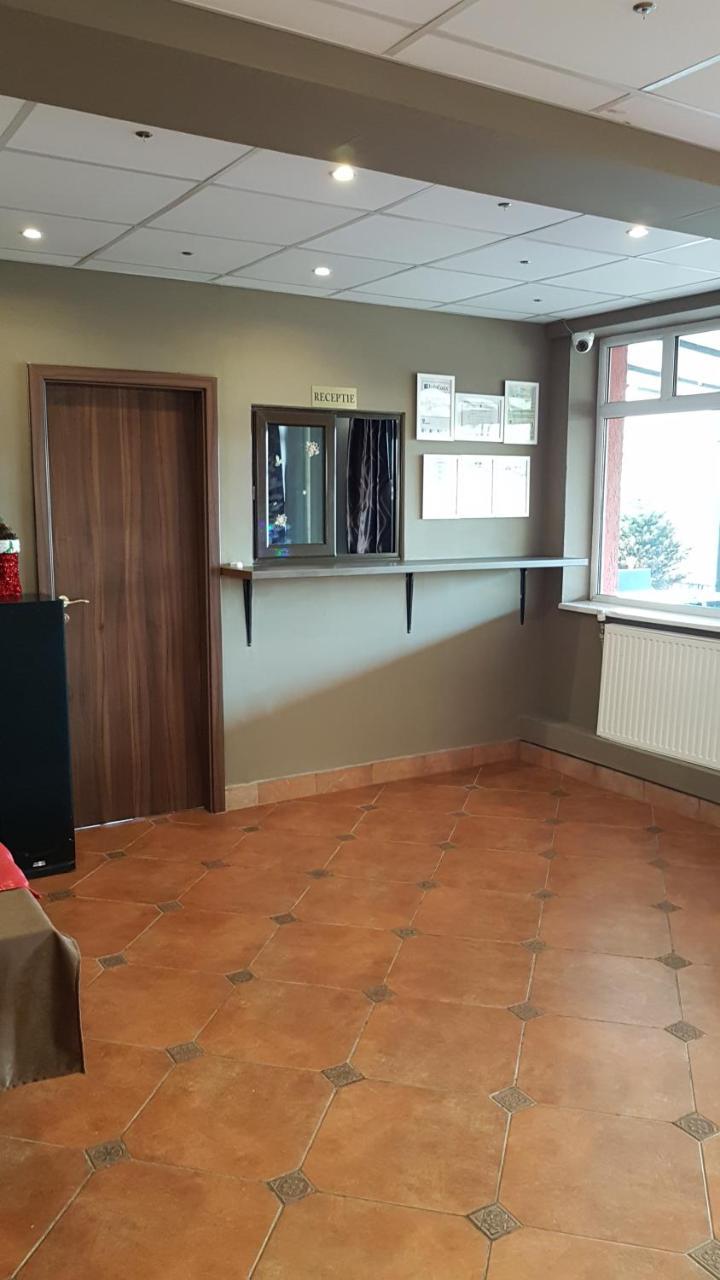 Hotel Viva Ploieşti Extérieur photo