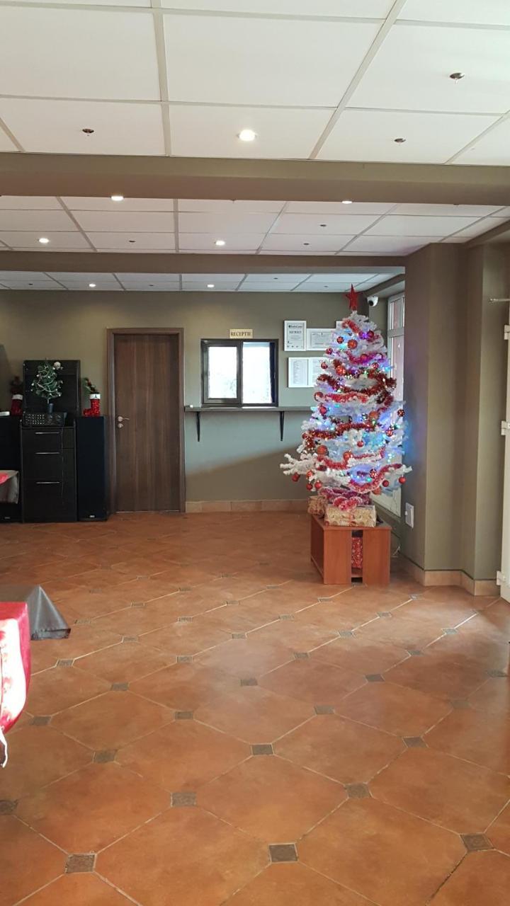 Hotel Viva Ploieşti Extérieur photo