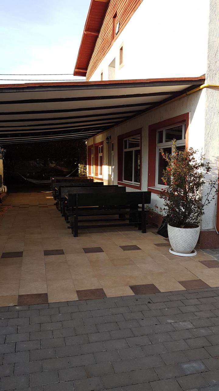 Hotel Viva Ploieşti Extérieur photo